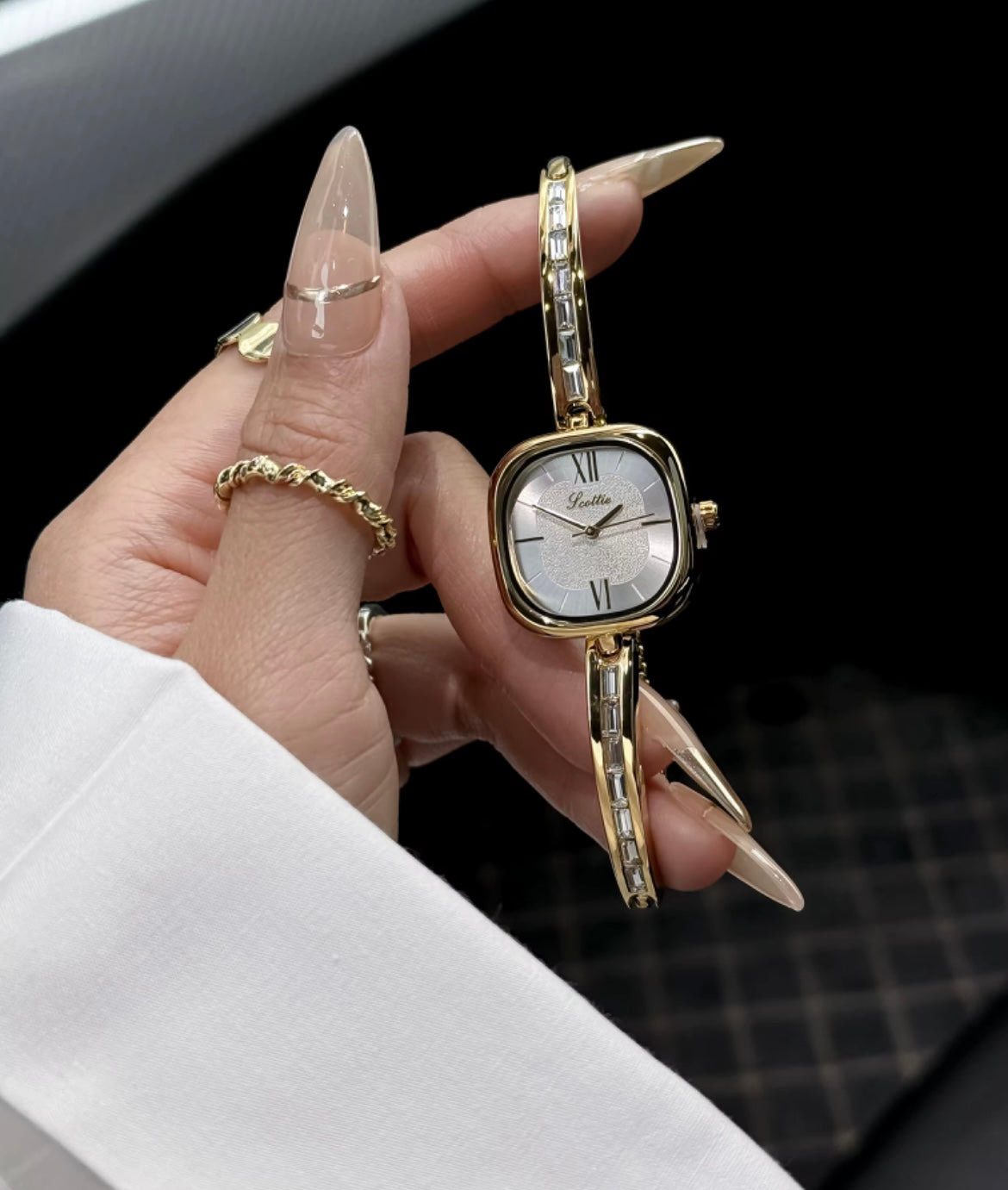 Emi Watch